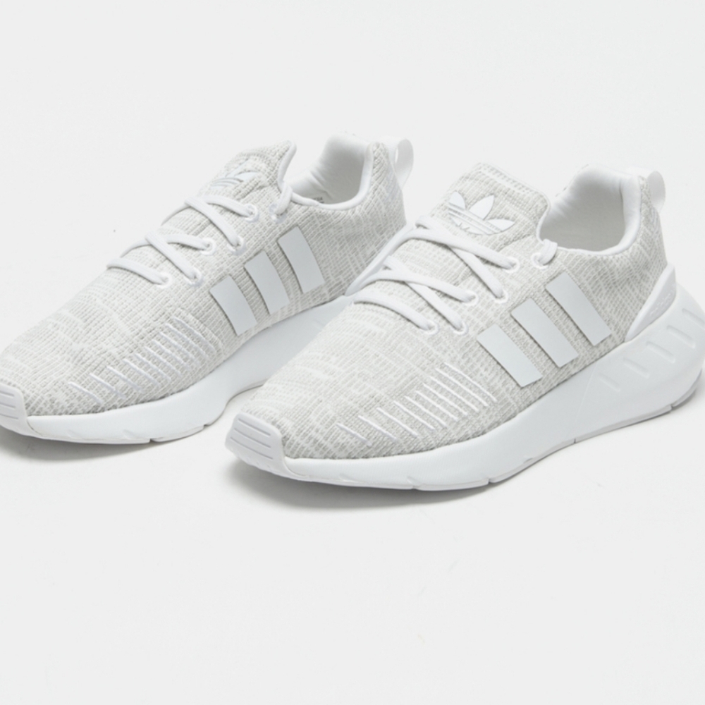 Adidas Swift Run 22 NWT